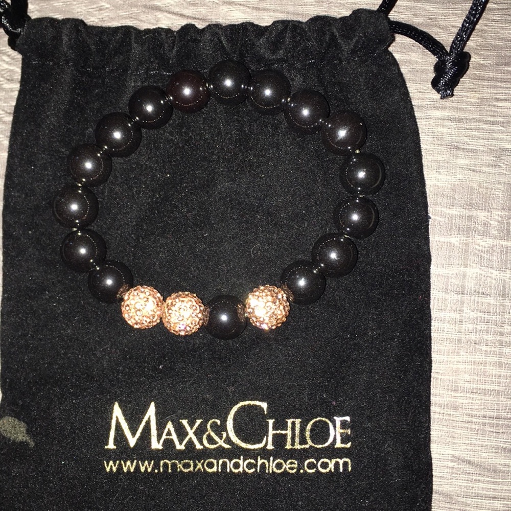 Stretchy bracelet, barely warn